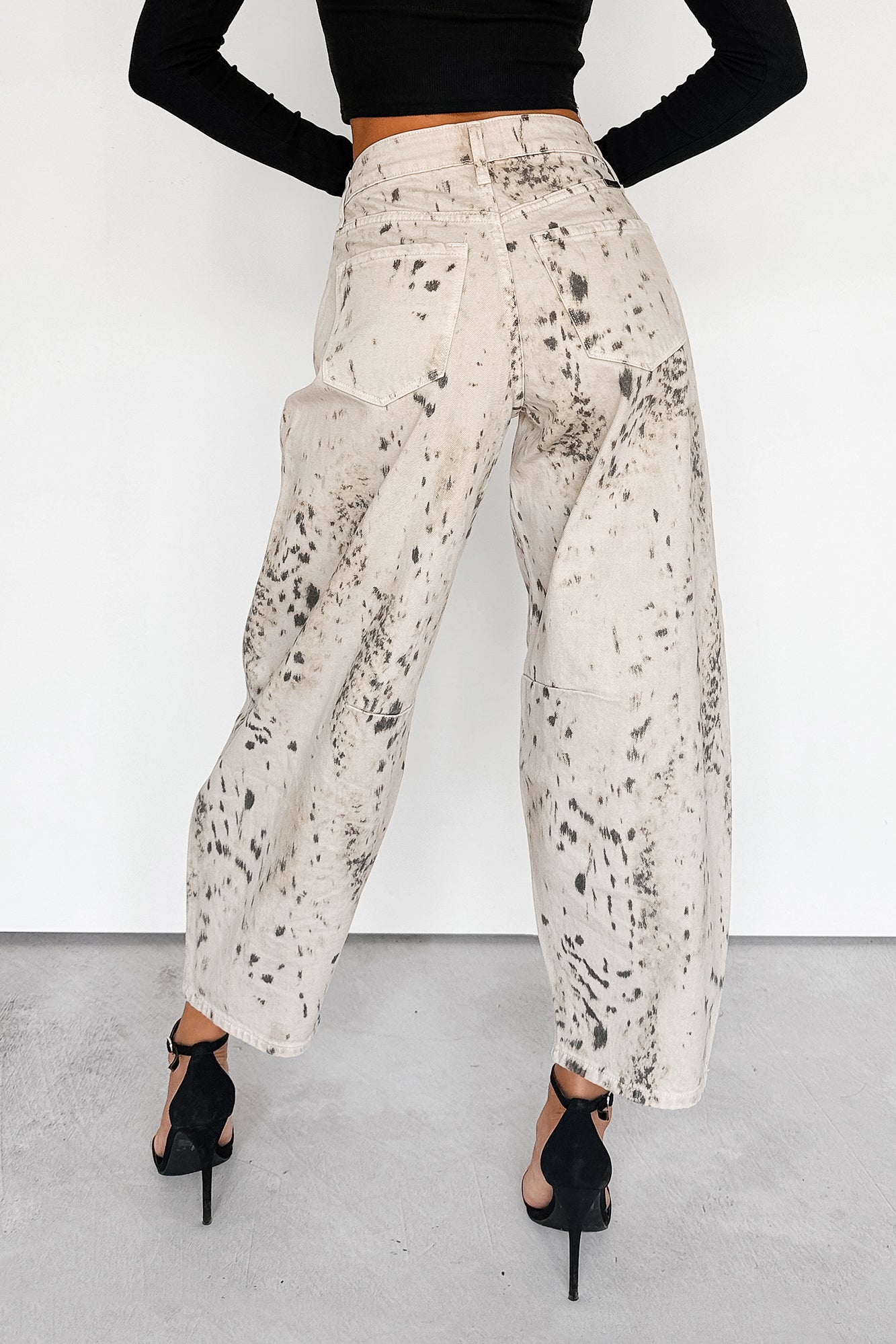 Zane High Rise Printed Barrel Kancan Jeans (Beige/Black)