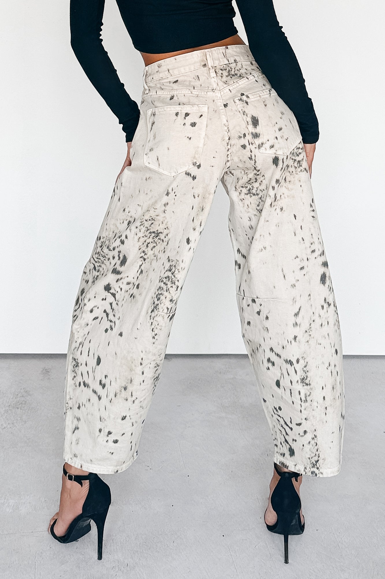 Zane High Rise Printed Barrel Kancan Jeans (Beige/Black)